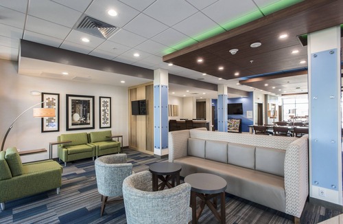 Deer Valley Hotel | Holiday Inn Express & Suites Phoenix North - Happy Valley by IHG