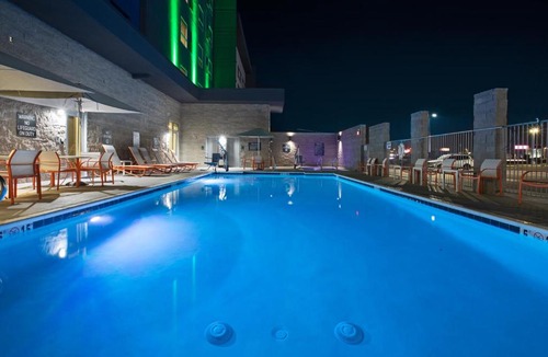 Glendale Hotel | Holiday Inn Glendale - Stadium & Ent Dist by IHG
