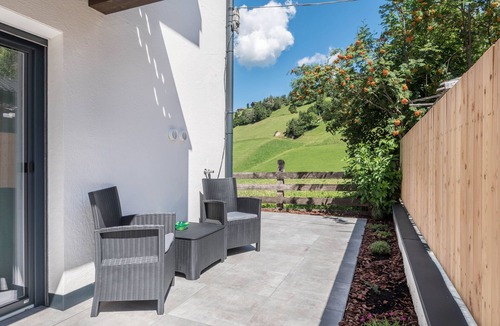 Mareo Apartment | Holiday Apartment "Franzl" with Mountain View, Private Open Terrace and Wi-Fi