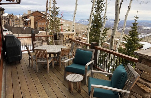 Empire Pass House | Holidays Avail! First Tracks, Ski in, ski out, 20-Mile views, Huge Balcony!