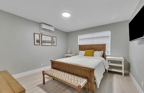 North Beach Apartment | Hollywood Beach 1BR Getaway | WiFi + AC