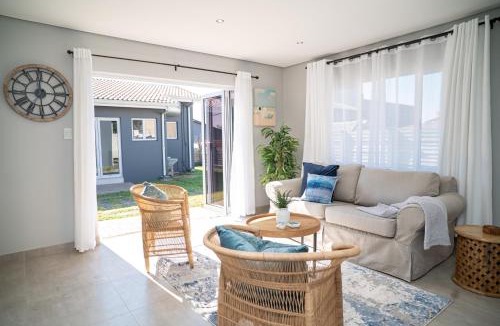 Durban North Apartment | Holmpark Retreat - Two Private Cottages Central Durban North
