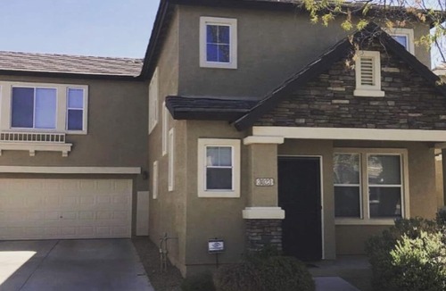 Tramonto House | Home in the North Phoenix desert hills Great for families and multiple couples.