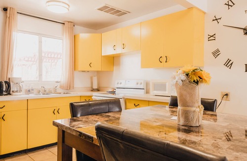 Page Apartment | Home Style Apartments - 1 & 3 BR Suites with Full Kitchen