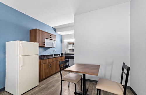 Arena District Hotel | HomeTowne Studios by Red Roof San Antonio E - Frost Bank Center