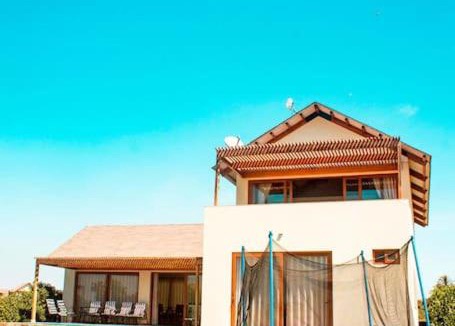 Centro Poblado Canyar Villa | HOP FIJI exclusiva laguna y playa en Chincha