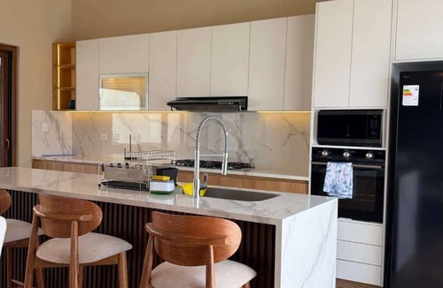 Ica Villa | HOP PARADISE · Modern Luxury Near the Beach