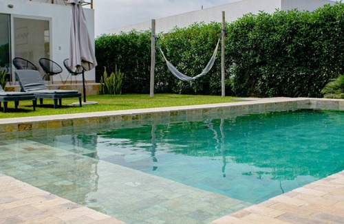 Centro Poblado Canyar Villa | HOP Praia: Modern Home with Lagoon View