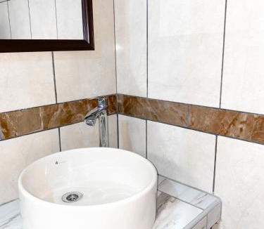 Brena Hotel | Hostal Mayra Breña