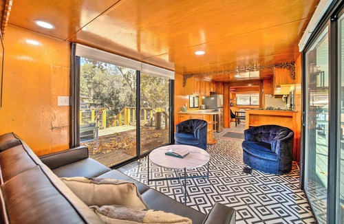 Payson Cottage | Hot Tub & Deck: Waterfront Escape in Payson!