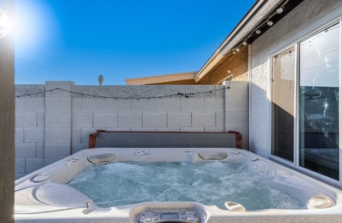Meyer Park House | Hot Tub *Game Room - Firepit - Private Yard - ASU - Sky Harbor*