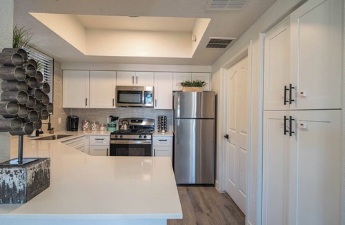 Tempe Condo | Hot Tub & Gym | Sunny Getaway | ASU & Mill Ave