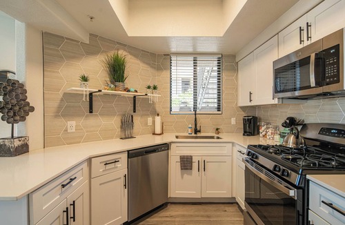 Tempe Condo | Hot Tub & Gym | Sunny Getaway | ASU & Mill Ave