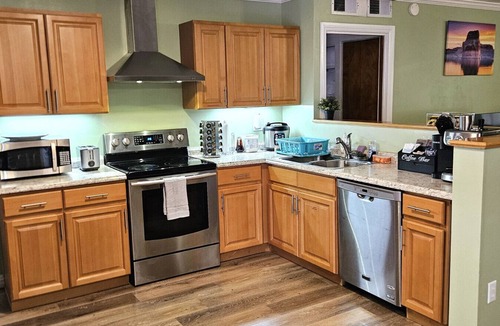 Page House | Hot Tub, Kayaks, Grill, Fire Pit, Pet Friendly, Ping Pong, W/D, Brkfst, Sleeps 12