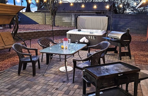 Page House | Hot Tub, Kayaks, Grill, Fire Pit, Pet Friendly, Ping Pong, W/D, Brkfst, Sleeps 12