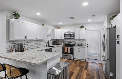 Tempe House | Hot Tub & Pool Getaway Near the Lakes – Prime Spot