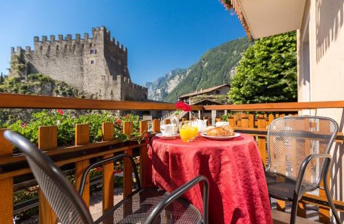 Canale di Tenno Hotel | Hotel Antica Croce - Gardaslowemotion