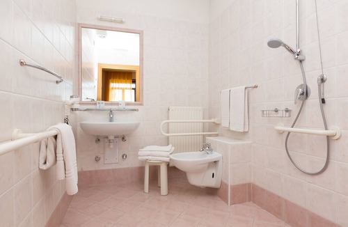 Canale di Tenno Hotel | Hotel Antica Croce