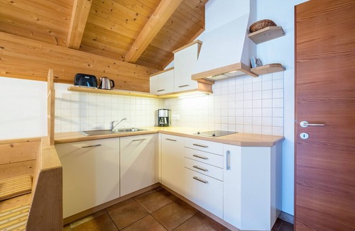 Pracupola Apartment | Hotel Apartment 'Naturresidenz Theistadl Apt 302' with Lake View & Shared Pool