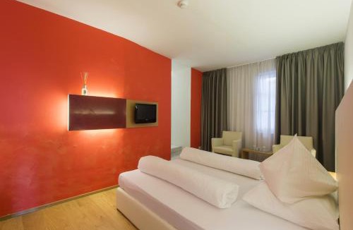 Caldaro Sulla Strada del Vino Hotel | Hotel Goldener Stern