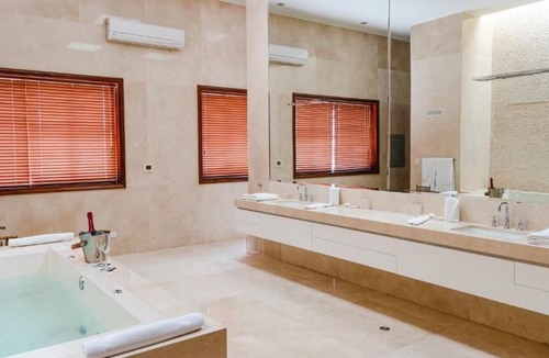 Salas Hotel | Hotel & Hacienda La Caravedo