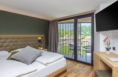 San Lorenzo in Banale Hotel | Hotel Miravalle