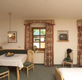 Tires Hotel | Hotel Paradies