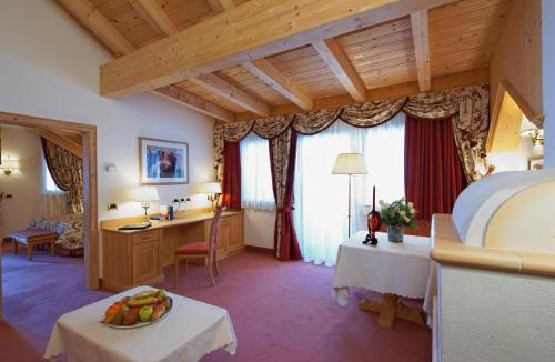 Corvara in Badia Hotel | Hotel Sassongher