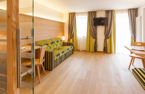 Stava Hotel | Hotel Shandranj