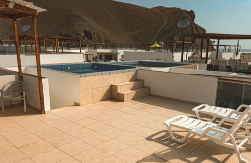 Cerro Azul House | House next to the beach in a condominium.