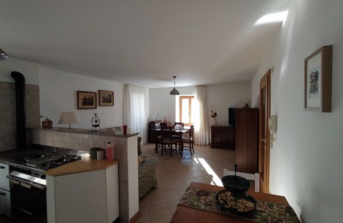 Castello Tesino House | House with garden within the historic village of S. Polo