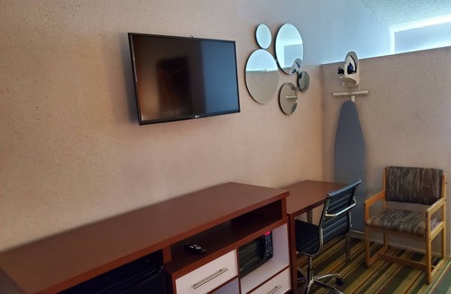 Phoenix Hotel | Howard Johnson by Wyndham Phoenix Airport/Downtown Area