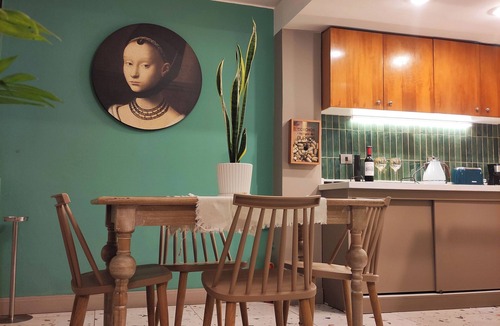 Santiago Apartment | Huge apartment, Providencia, steps from the subway. 7 people