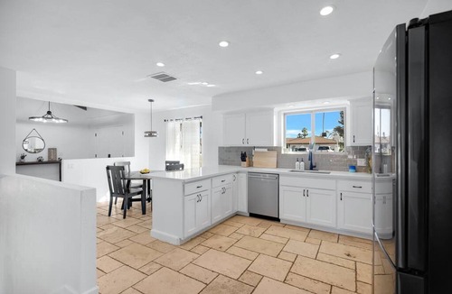 Shalimar House | Huge Golf Course Home-free Heated Pool Theatre Gym