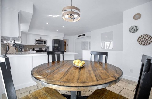 Shalimar House | Huge Golf Course Home-free Heated Pool Theatre Gym