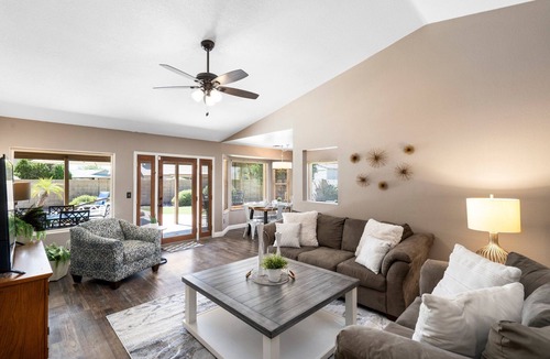 East Mesa House | HUGE, heated pool. Family friendly, toys for all! Big & beautiful backyard!