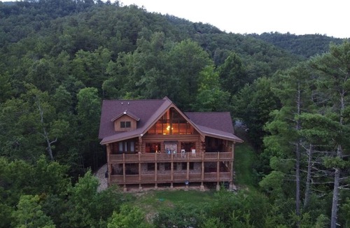 Pittman Center Cabin | Huge Log Cabin | Owner Managed | Mtn Views | Fire Pit | Lawn | Brook | Swing Set