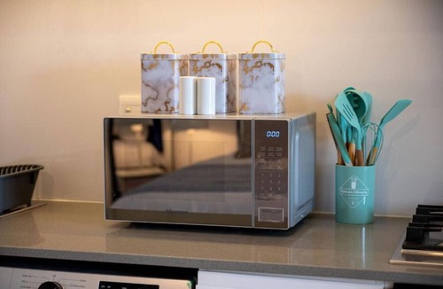 Hillhead Apartment | Hugos Seaside Haven E210