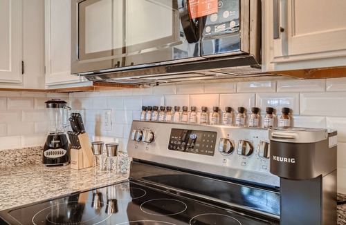Tucson Apartment | Ideal FULL 2BR Apt H/h Pool, Gym & Mountain Views!