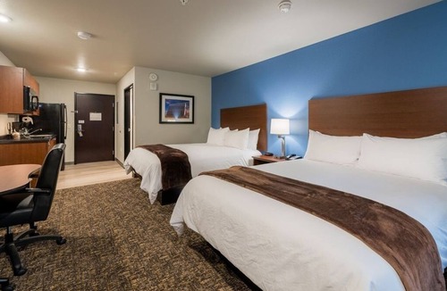 Grant Creek Hotel | Ideal Room for Small Families w/Kitchenette Near A Carousel for Missoula