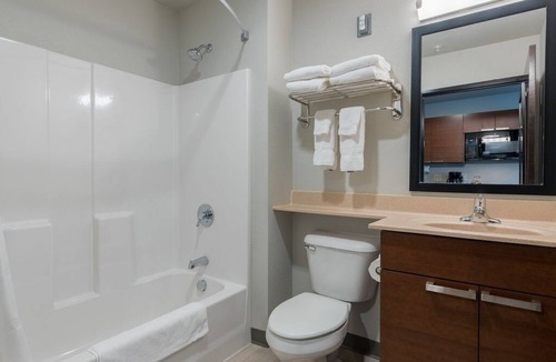Grant Creek Hotel | Ideal Room for Small Families w/Kitchenette Near A Carousel for Missoula