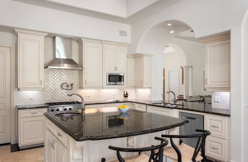 Cactus Acres House | ♥ Idyllic Desert Oasis ♥ Resort-style Amenities ♥ Opulent Private Villa w/Pool