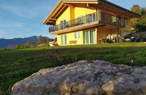Trambileno Apartment | Il Biancospino Appartamento in Villa