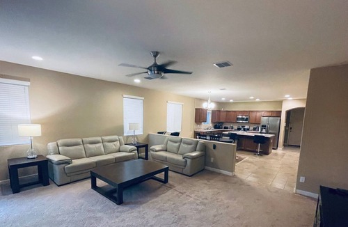Glendale House | In the heart of Westgate Entertainment Center Walk to State Farm Stadium