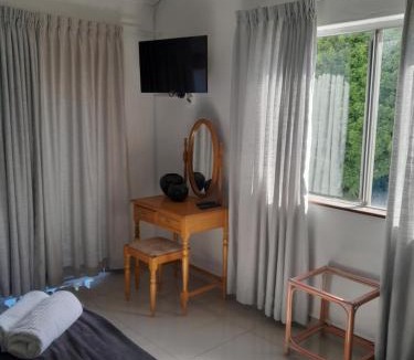 Port Edward House | Indaba Manor Guesthouse