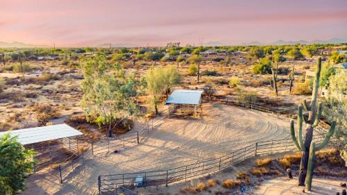 Desert View Village House | Ironwood by AvantStay Secluded Ranch Home w Pool Private Horse Stables