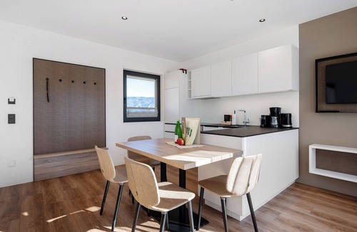 Berg/Monte Apartment | Apartment 'Weingut Gasshof Heindl' with Mountain View, Shared Pool and Wi-Fi