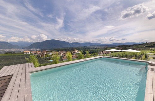 Appiano Sulla Strada del Vino Apartment | Holiday Apartment 'Weingut Zail' with Mountain View, Wi-Fi and Air Conditioning