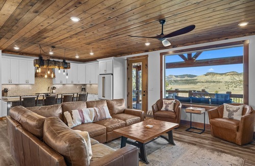 Orderville House | Juniper Mountain Retreat |Hot Tub|Game Room| Views