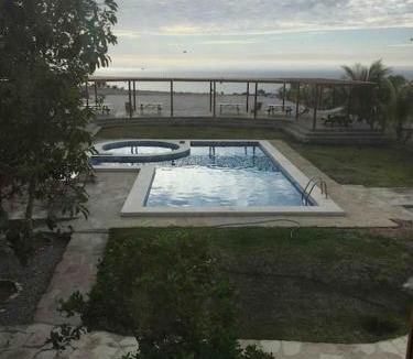 Colan Apartment | Kalani Heights Cute Little Pool Apartment